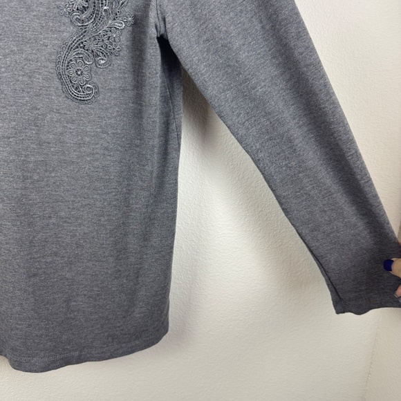 SOFT SURROUNDINGS V Neck Gray Top Shirt with Embellished Lace / Size Small - Picture 7 of 13